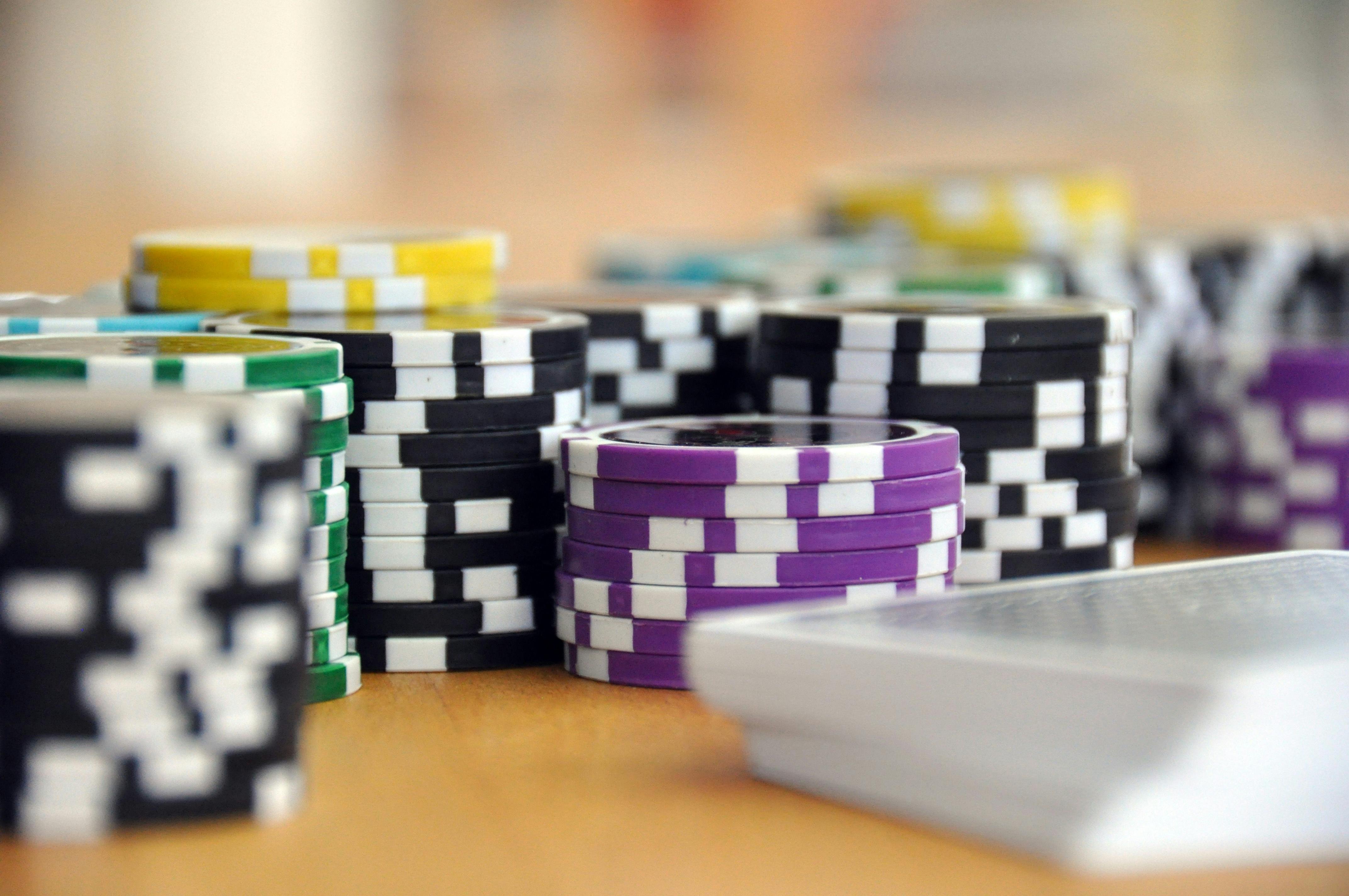 Tabel peringkat tangan poker dan contoh kombinasi kartu di Casino Hold'em gayo 138