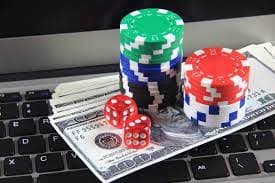 Dealer profesional di studio live casino gayo 138
